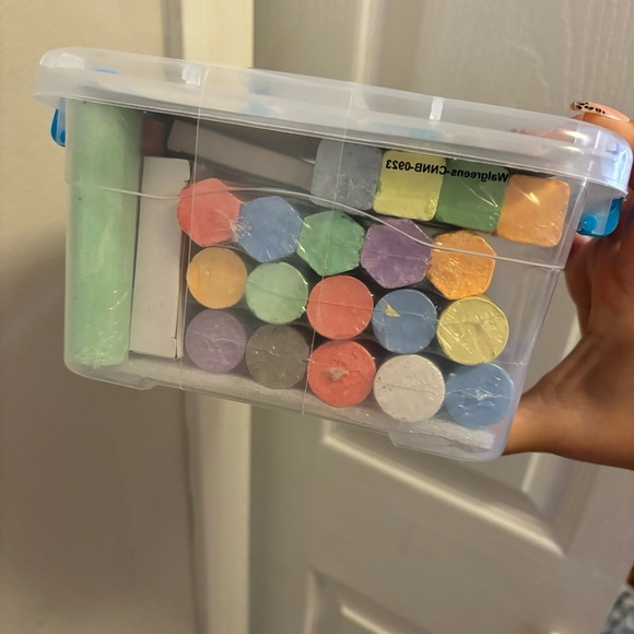 Sidewalk Chalk Tub - 35 pieces - Picture 6 of 7